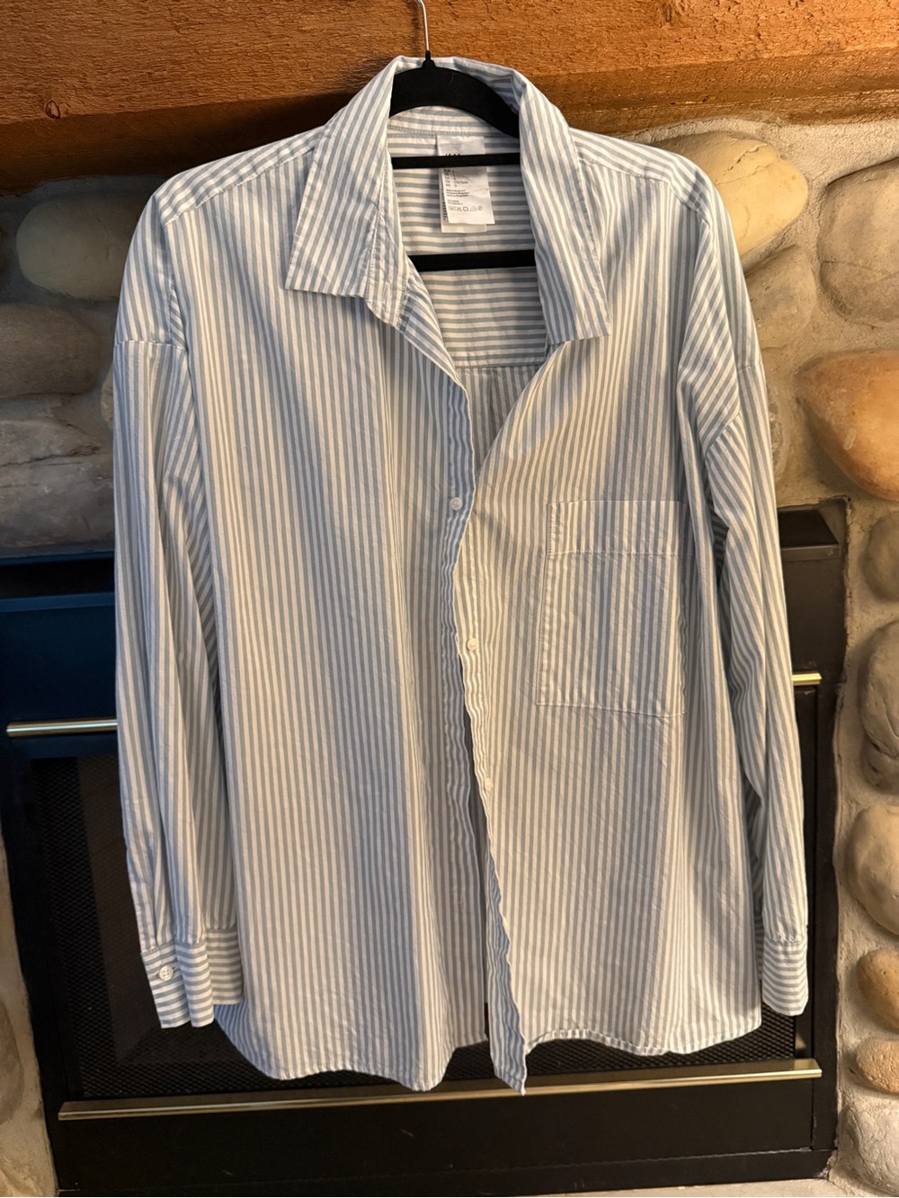 H&M Men's Blue and White Striped Button-Down Shirt